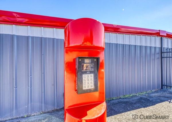 Facility photo: //images.sparefoot.com/medium/635686a33b0fdb6744.jpg