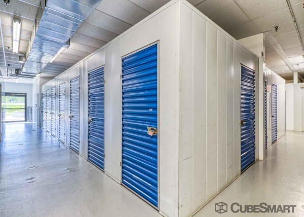 Storage Units at Acorn Self Storage - Aspen Hill - 13813 Connecticut Ave