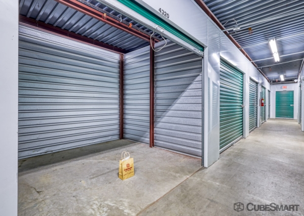 Facility photo: //images.sparefoot.com/medium/639616a36460c10533.jpg