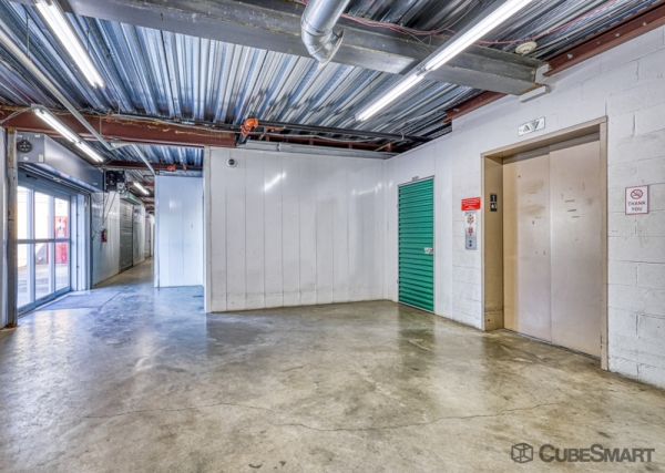 Facility photo: //images.sparefoot.com/medium/639616a36460d36443.jpg