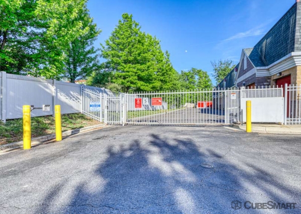 Facility photo: //images.sparefoot.com/medium/639616a44d29f6904b.jpg