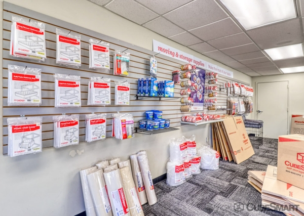 Facility photo: //images.sparefoot.com/medium/6396968835dcf9dd79.jpg