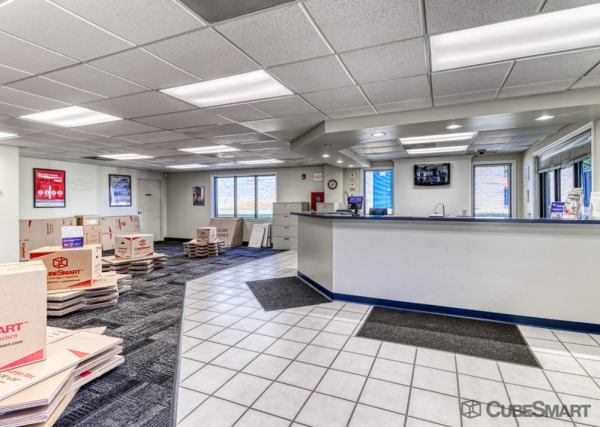 Facility photo: //images.sparefoot.com/medium/6396969f5c8774d837.jpg