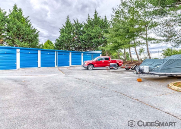 Facility photo: //images.sparefoot.com/medium/63972697730680e644.jpg