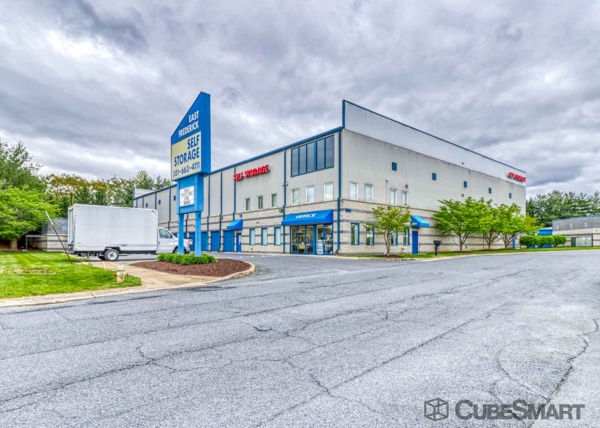 Facility photo: //images.sparefoot.com/medium/639726985a9729f84c.jpg