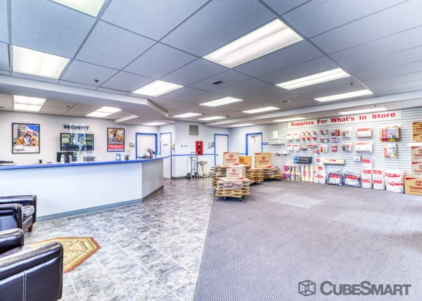 Facility photo: //images.sparefoot.com/medium/639726989a60f895ef.jpg