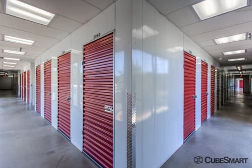 Facility photo: //images.sparefoot.com/medium/63980695f90e7c5d58.jpg