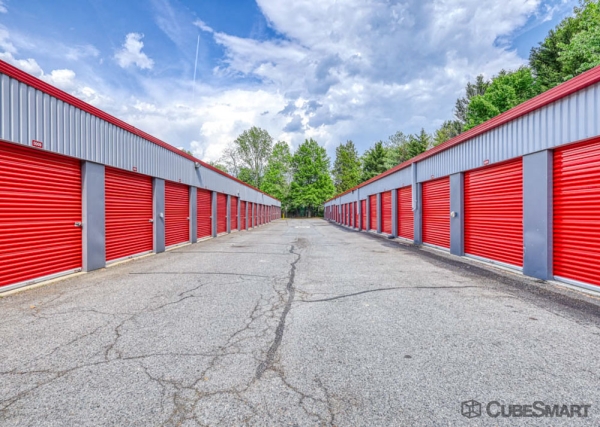 Facility photo: //images.sparefoot.com/medium/6398069f5c78f362df.jpg