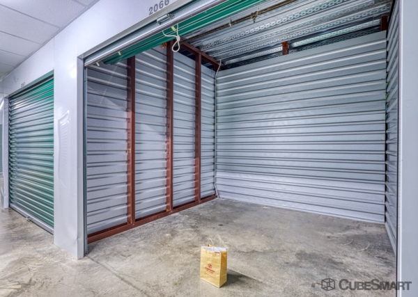 Facility photo: //images.sparefoot.com/medium/6398069f5c7902b59d.jpg