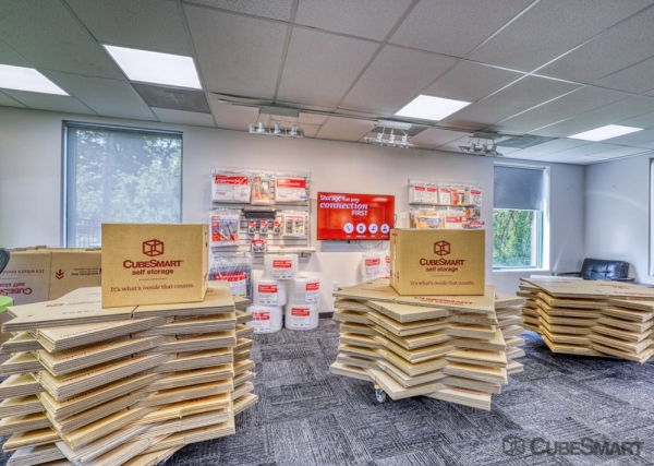 Facility photo: //images.sparefoot.com/medium/6398069fc68e54e858.jpg
