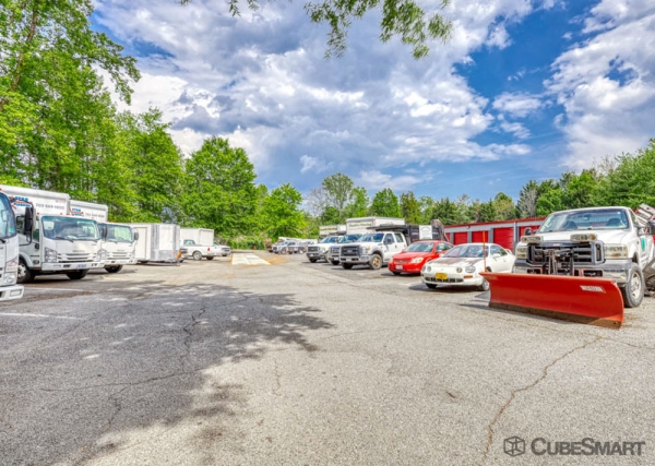 Facility photo: //images.sparefoot.com/medium/6398069fc68e67aaf3.jpg