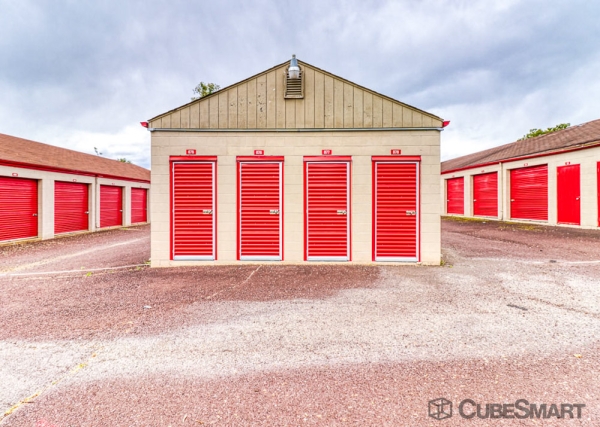 Facility photo: //images.sparefoot.com/medium/63983686f977049306.jpg