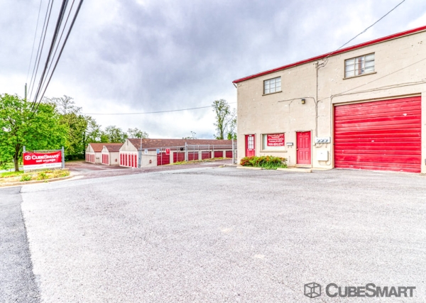 Facility photo: //images.sparefoot.com/medium/6398369774ecb8de36.jpg