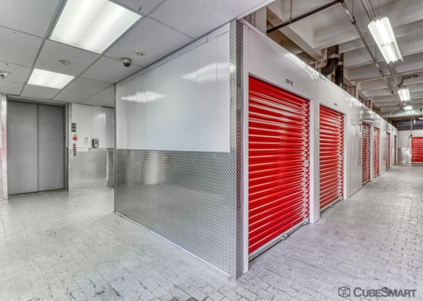 Facility photo: //images.sparefoot.com/medium/63990695f7189761fa.jpg