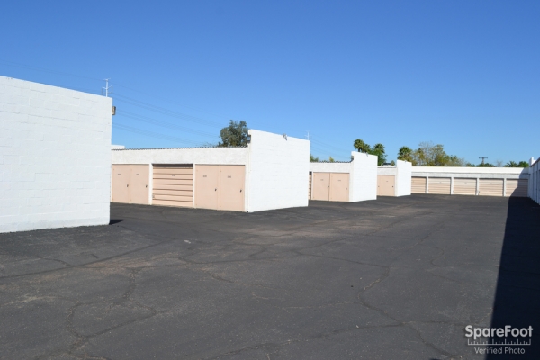 Facility photo: //images.sparefoot.com/medium/64346559e8d8050020.jpg