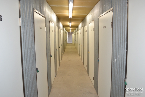 Facility photo: //images.sparefoot.com/medium/64346559e8d864a2e2.jpg