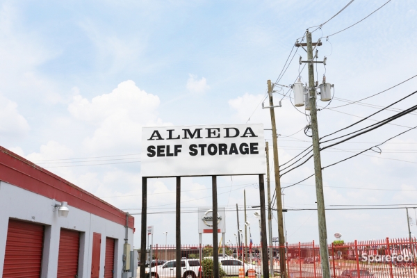 Storage Units at Almeda Self Storage - 10600 Almeda Genoa Rd