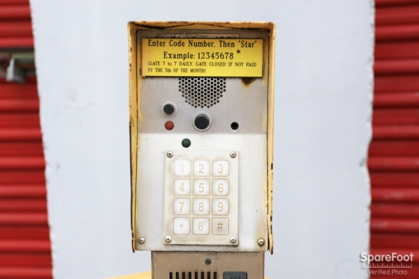 Storage Units at Almeda Self Storage - 10600 Almeda Genoa Rd