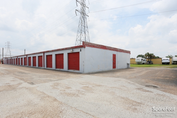 Storage Units at Almeda Self Storage - 10600 Almeda Genoa Rd