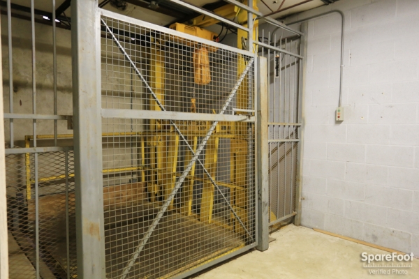 Storage Units at Almeda Self Storage - 10600 Almeda Genoa Rd