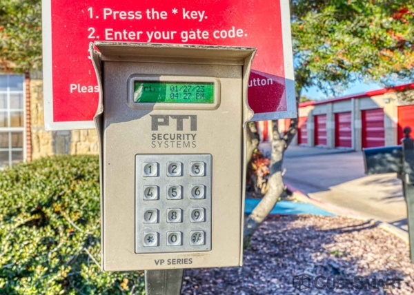 Facility photo: //images.sparefoot.com/medium/651296989bcb4c4256.jpg