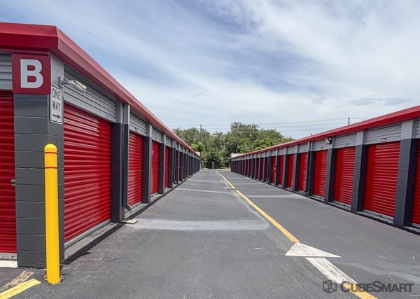 Storage Units at CubeSmart Self Storage - Orlando - 1015 N Apopka Vineland Rd - 1015 Apopka Vineland Rd
