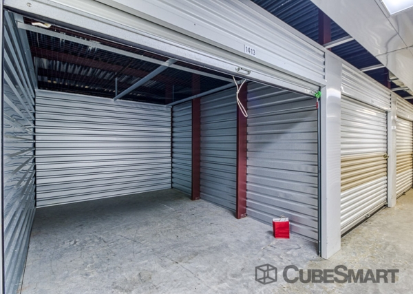 Storage Units at CubeSmart Self Storage - Orlando - 1015 N Apopka Vineland Rd - 1015 Apopka Vineland Rd