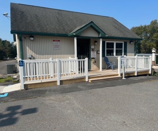Facility photo: //images.sparefoot.com/medium/6977968cc185ff3405.jpg