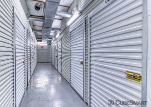 CubeSmart Self Storage - Houston - 7825 Katy Fwy - Photo 3