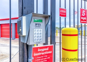 CubeSmart Self Storage - Pearland - 1919 E Broadway St - Photo 6