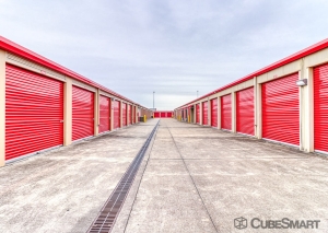 CubeSmart Self Storage - Pearland - 3045 Business Center Drive - Photo 5