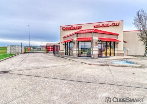 CubeSmart Self Storage - Pearland - 3045 Business Center Drive - Photo 7