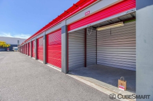 CubeSmart Self Storage - Phoenix - 2680 E Mohawk Ln - Photo 4