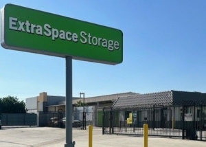 Extra Space Storage - 8061 - San Bernardino - W Highland Ave