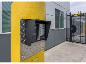 Extra Space Storage - 1377 - San Leandro - Doolittle Dr - Photo 2