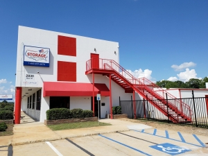 Storage Units at Storage Rentals of America - Columbia - 2830 Main St