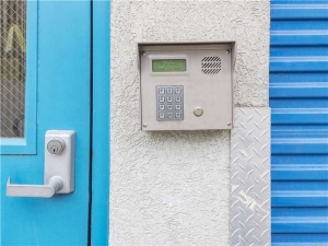 Extra Space Storage - 8275 - Lorton - Mims St - Photo 2