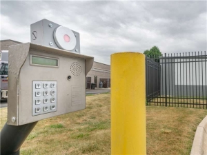 Extra Space Storage - 1108 - Crest Hill - Larkin Av - Photo 2