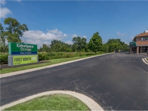 Extra Space Storage - 0672 - Deerfield - N Milwaukee Avenue - Photo 6