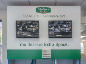 Extra Space Storage - 0672 - Deerfield - N Milwaukee Avenue - Photo 7