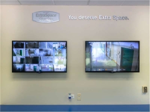 Extra Space Storage - 8382 - Chicago - W Adams St - Photo 7