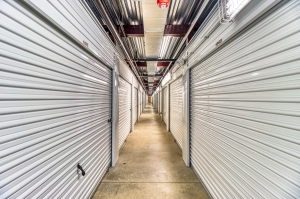 Stirling Storage - Photo 12