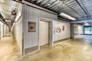 Stirling Storage - Photo 4