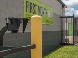 Extra Space Storage - 1760 - Seabrook - Kirby Rd - Photo 2