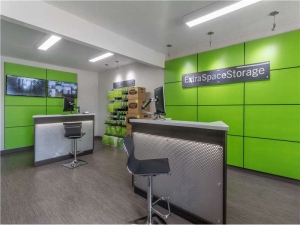 Extra Space Storage - 1760 - Seabrook - Kirby Rd - Photo 3