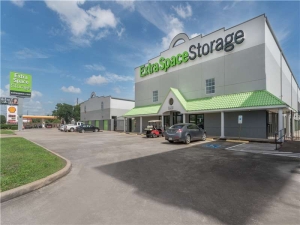Extra Space Storage - 1782 - Houston - 3535 Katy Freeway