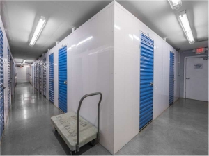 Extra Space Storage - 0712 - Richmond - West End Dr - Photo 5