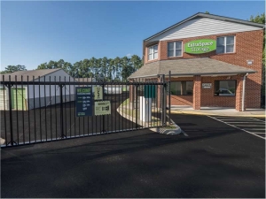 Extra Space Storage - 0712 - Richmond - West End Dr - Photo 6