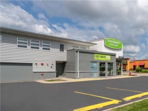 Extra Space Storage - 1242 - North Aurora - Lincolnway - Photo 6