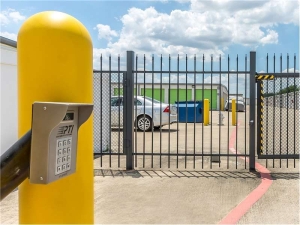 Extra Space Storage - 1614 - DeSoto - S Hampton Rd - Photo 2